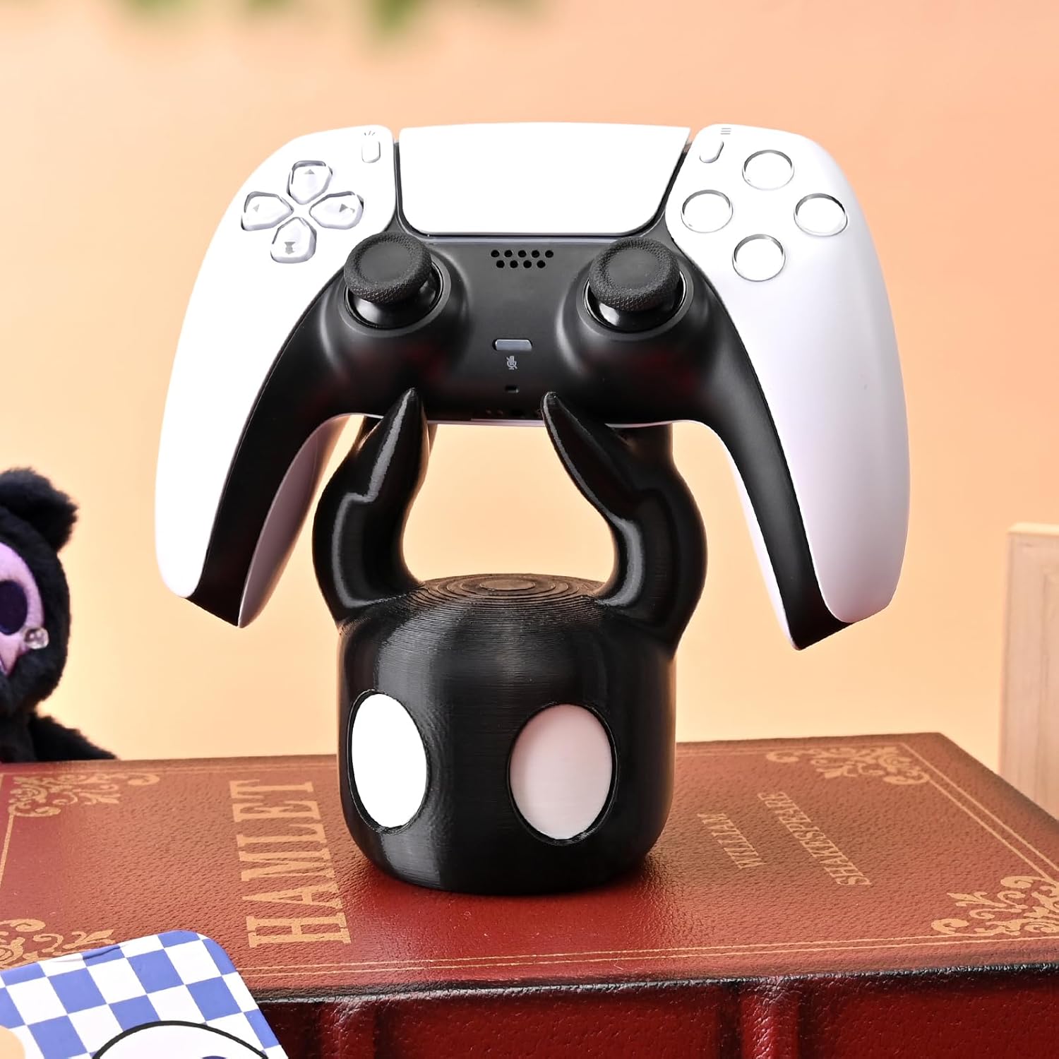 حامل تحكم ألعاب بتصميم شبح كرت - مراجعة Gaming Console In وسعره