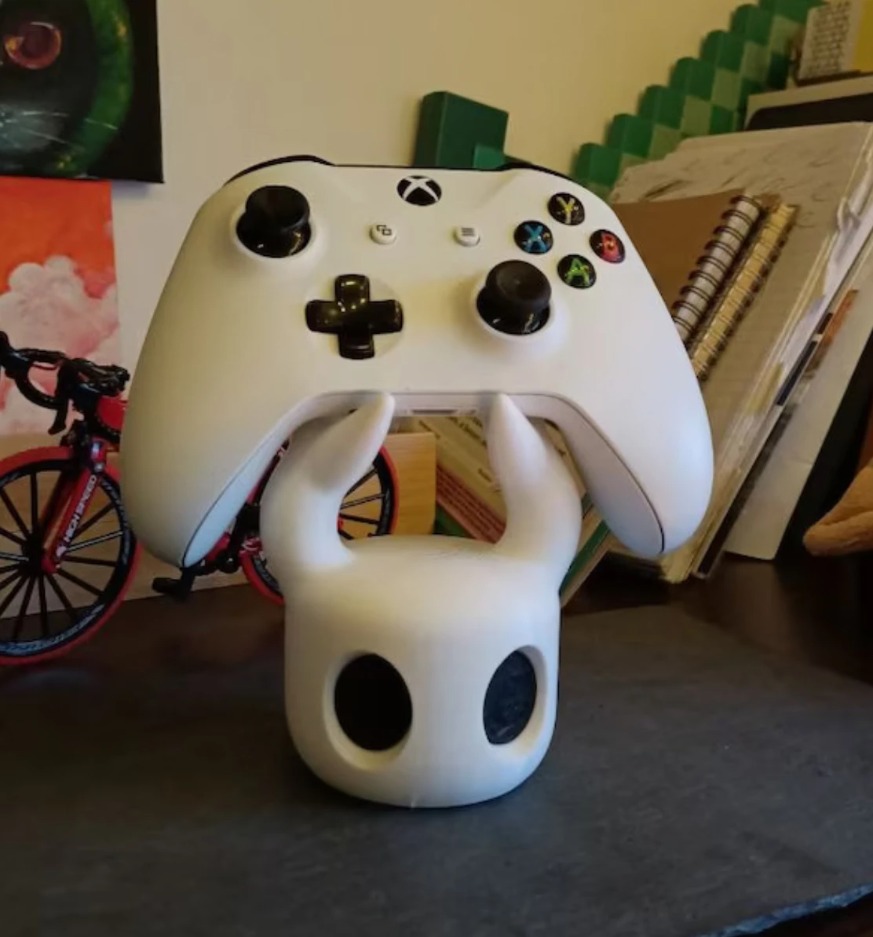 حامل تحكم ألعاب بتصميم شبح كرت - مراجعة Gaming Console In وسعره