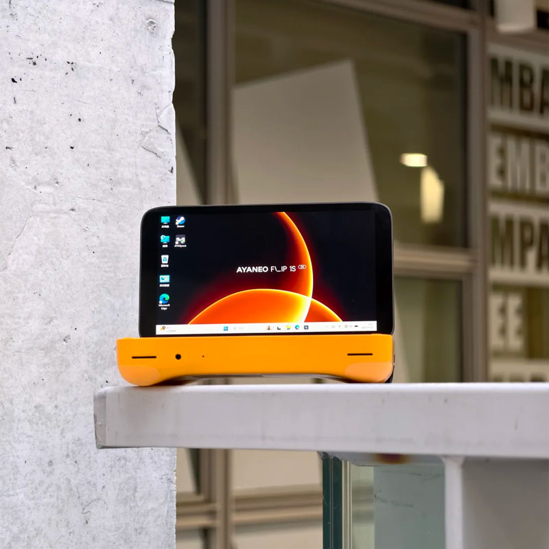 جهاز ألعاب محمول Ayaneo Flip 1 - مراجعة Gaming Console Ayaneo وسعره